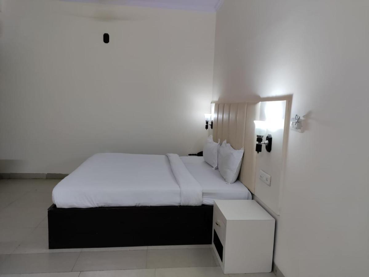 Tulip Palm Hotel Jaipur Bagian luar foto