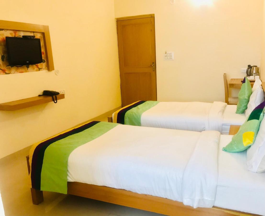 Tulip Palm Hotel Jaipur Bagian luar foto