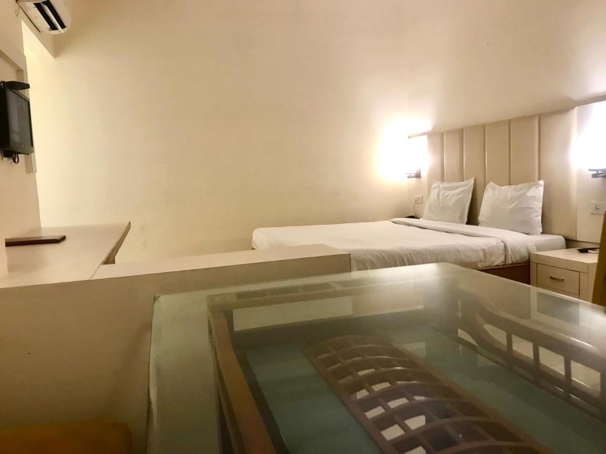 Tulip Palm Hotel Jaipur Bagian luar foto