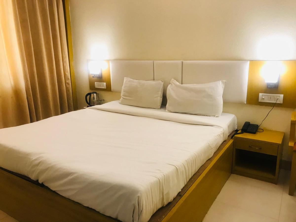 Tulip Palm Hotel Jaipur Bagian luar foto
