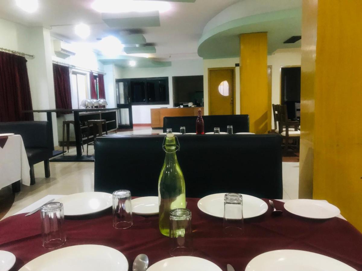 Tulip Palm Hotel Jaipur Bagian luar foto