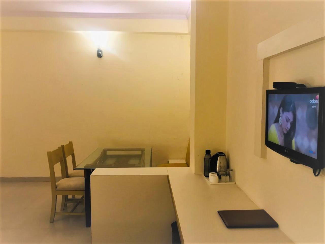 Tulip Palm Hotel Jaipur Bagian luar foto