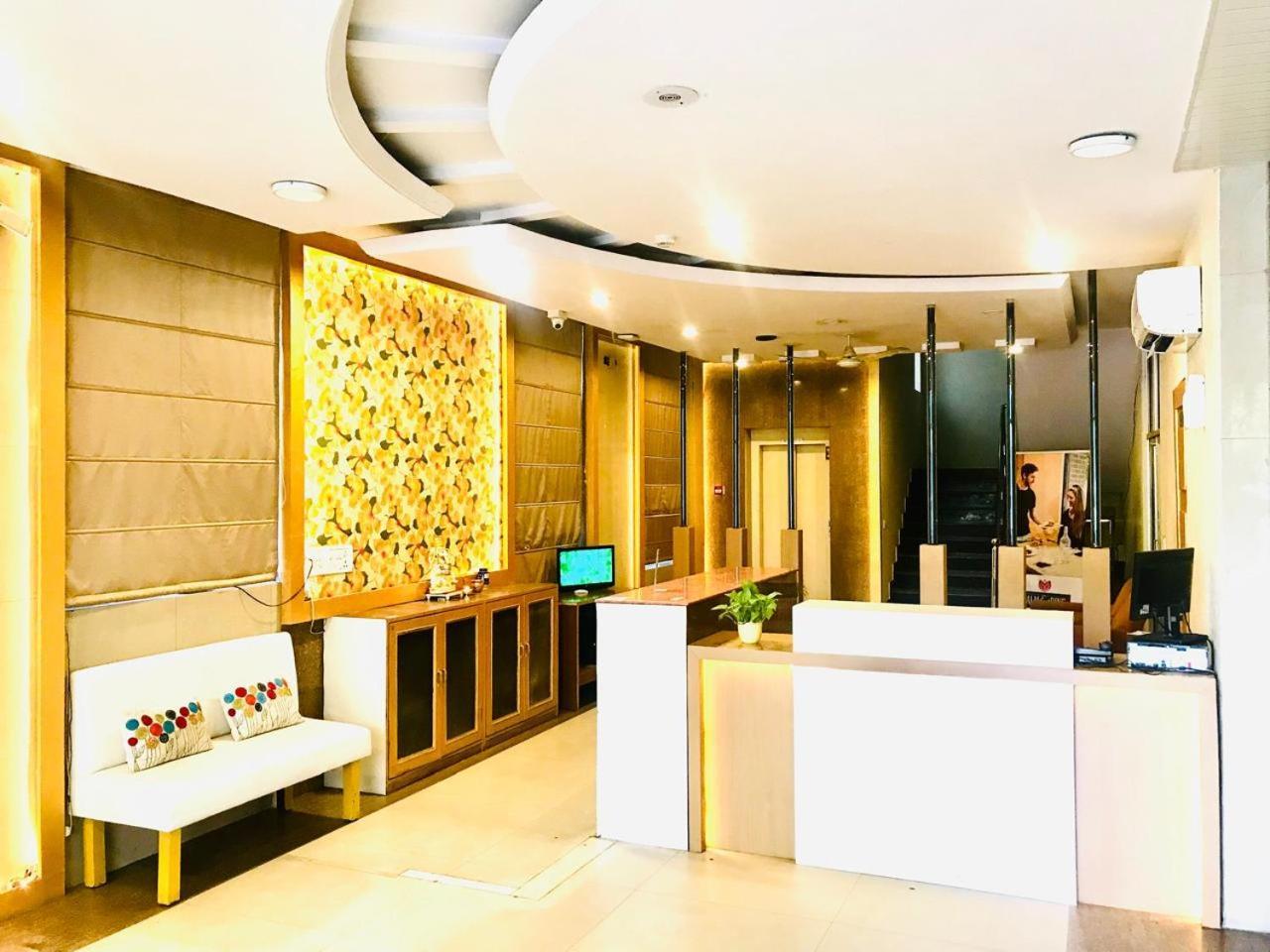 Tulip Palm Hotel Jaipur Bagian luar foto