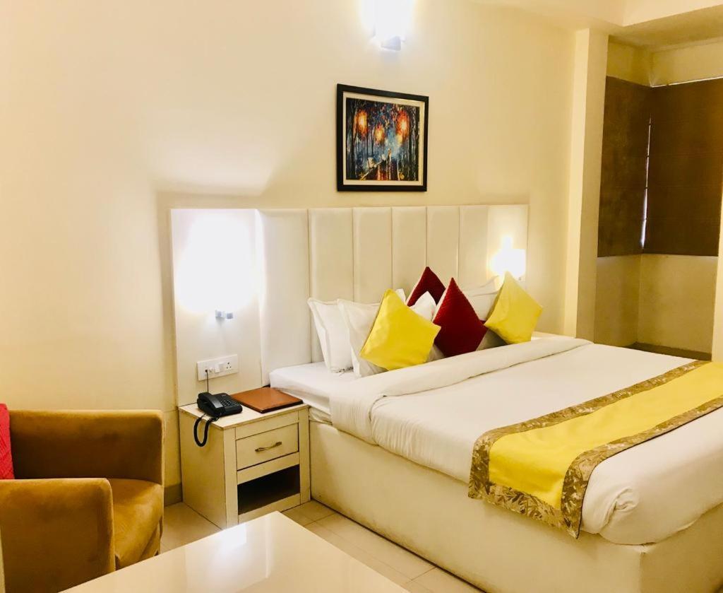Tulip Palm Hotel Jaipur Bagian luar foto