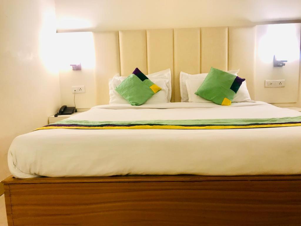 Tulip Palm Hotel Jaipur Bagian luar foto
