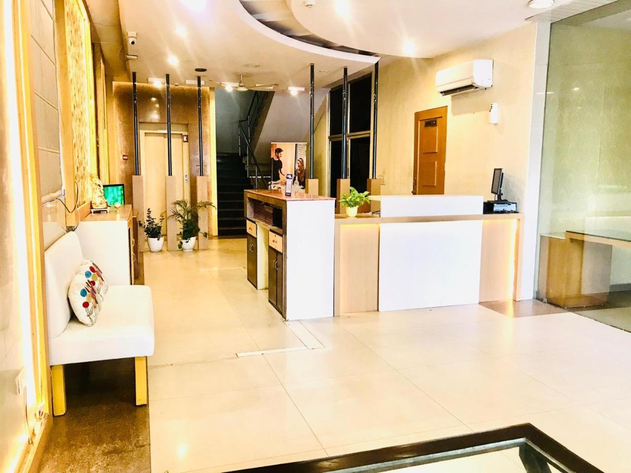 Tulip Palm Hotel Jaipur Bagian luar foto