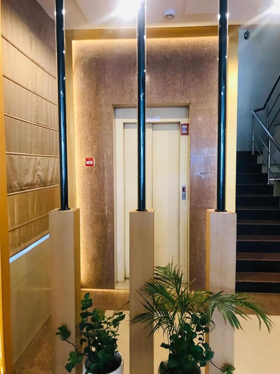 Tulip Palm Hotel Jaipur Bagian luar foto